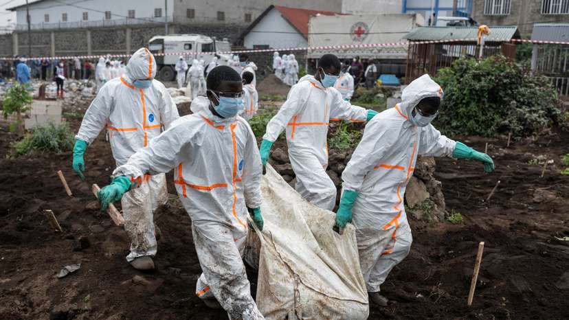 FILE PHOTO: Red Cross team members proceed with the burial of victims of the fighting, at ITIG Cemetery, in Goma