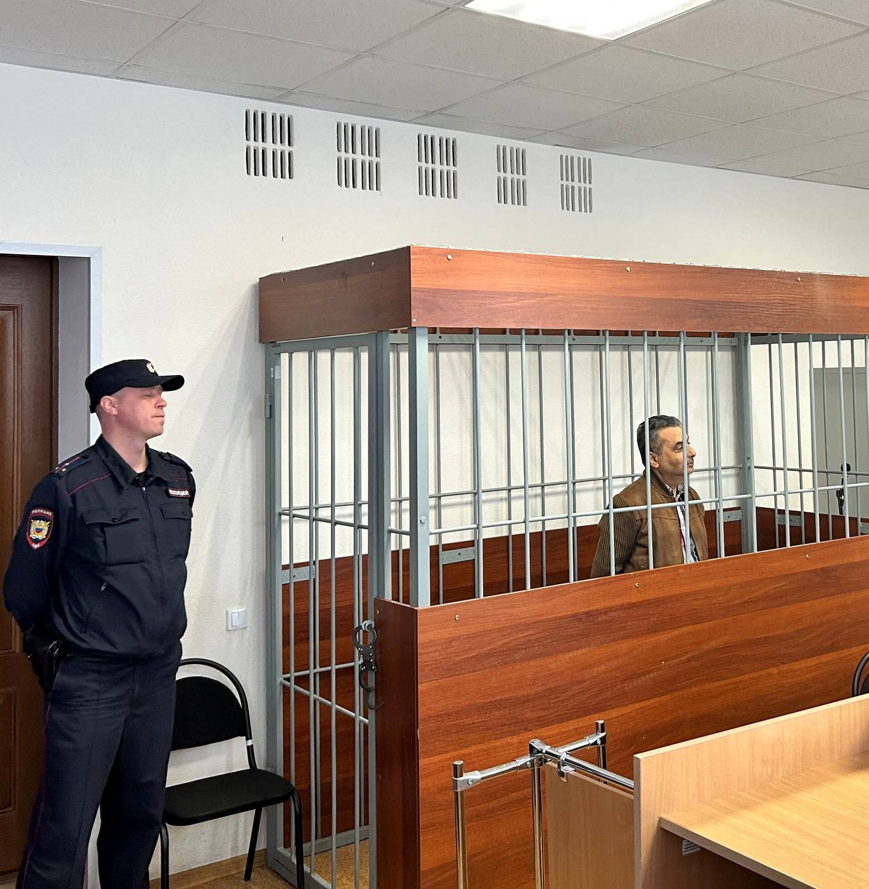 Opposition politician Lev Shlosberg attends a court hearing in Pskov