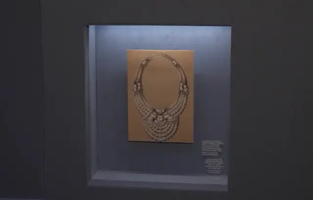 historic 600-diamond necklace