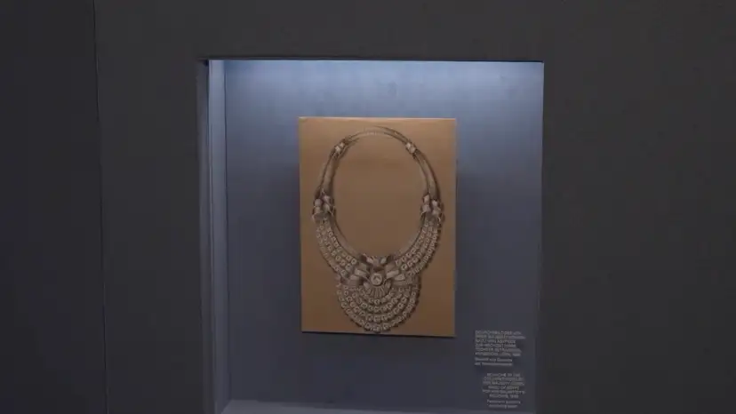 historic 600-diamond necklace
