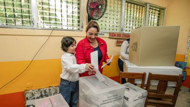 Honduran President Xiomara Castro casts her vote in Catacamas