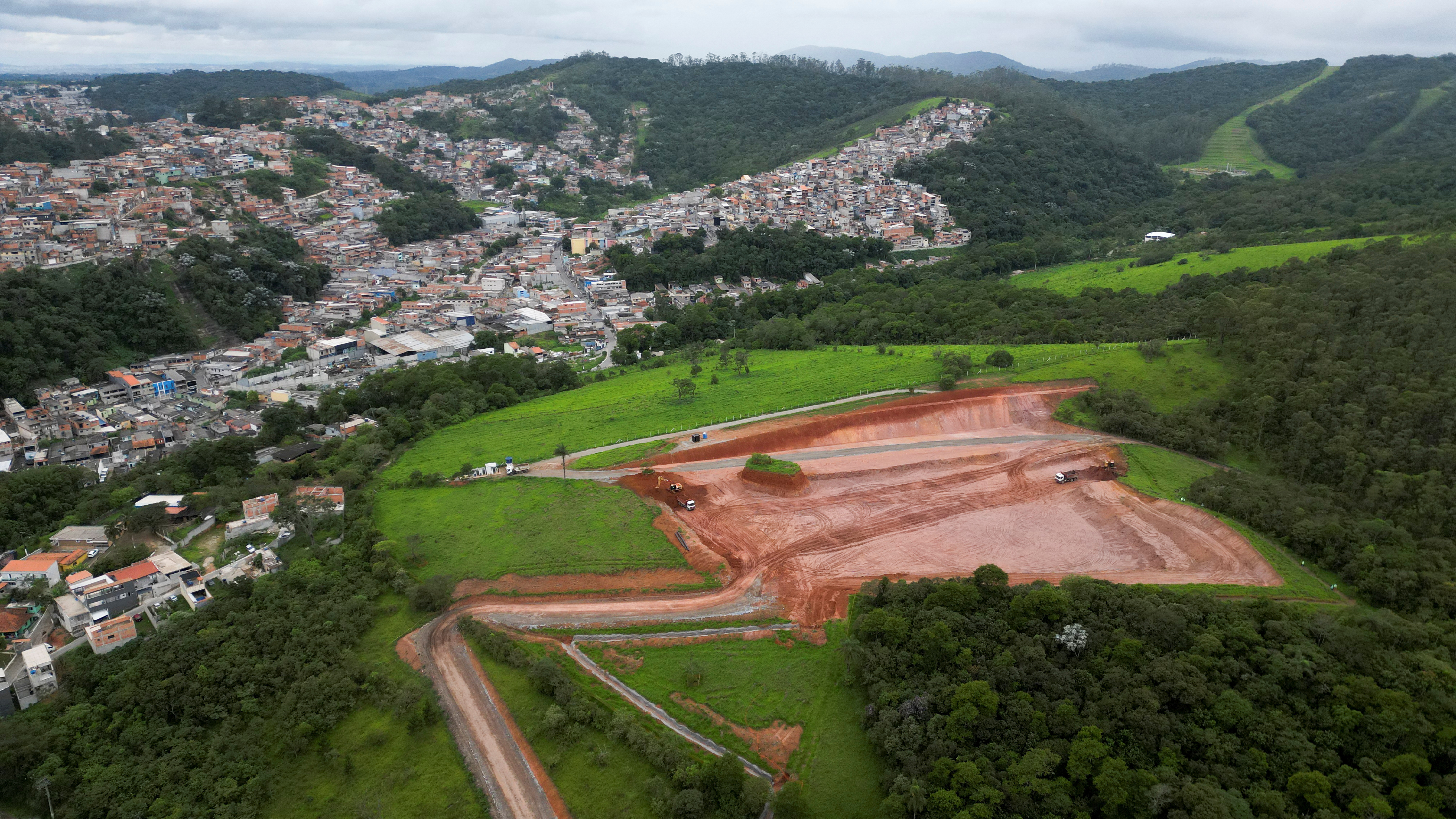 Sao Paulo cuts down its trees for the construction of a tunnel in residential area