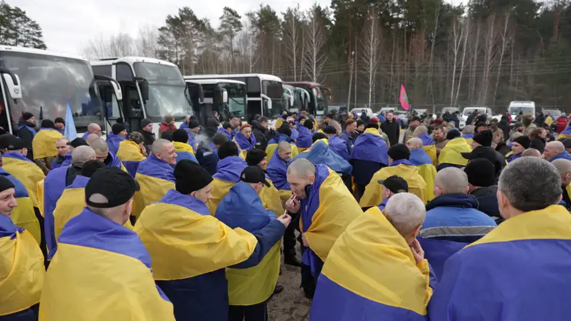 Freed Ukrainian servicemen return home