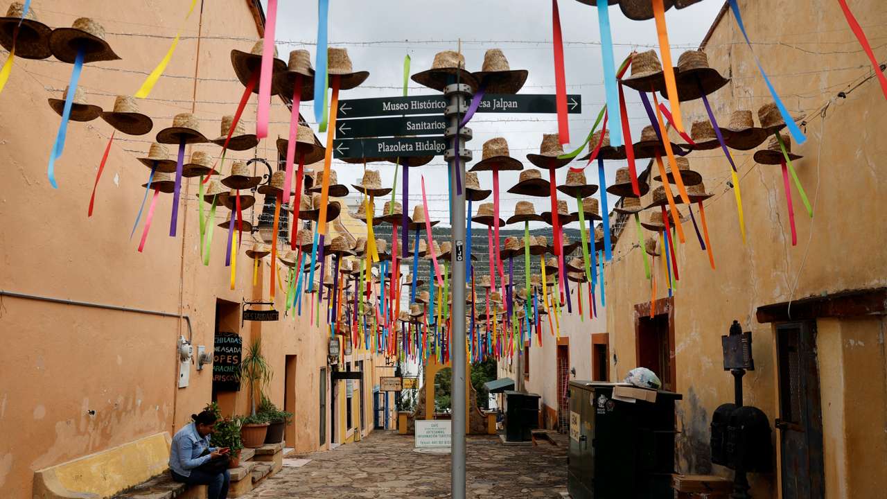 Mexicans living in the U.S. return to Mexico to spend the Christmas holiday with their families