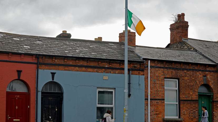 Right-wing activists divide Dublin with lamppost flag blitz
