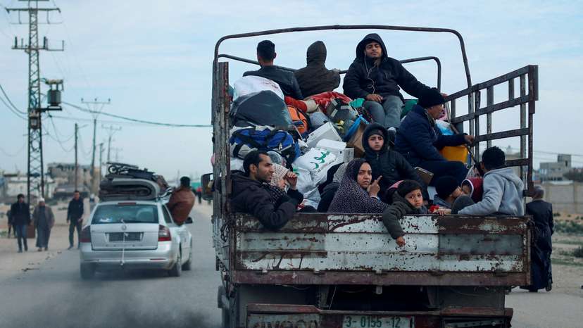 Palestinians leave Rafah, in fear of an Israeli military operation