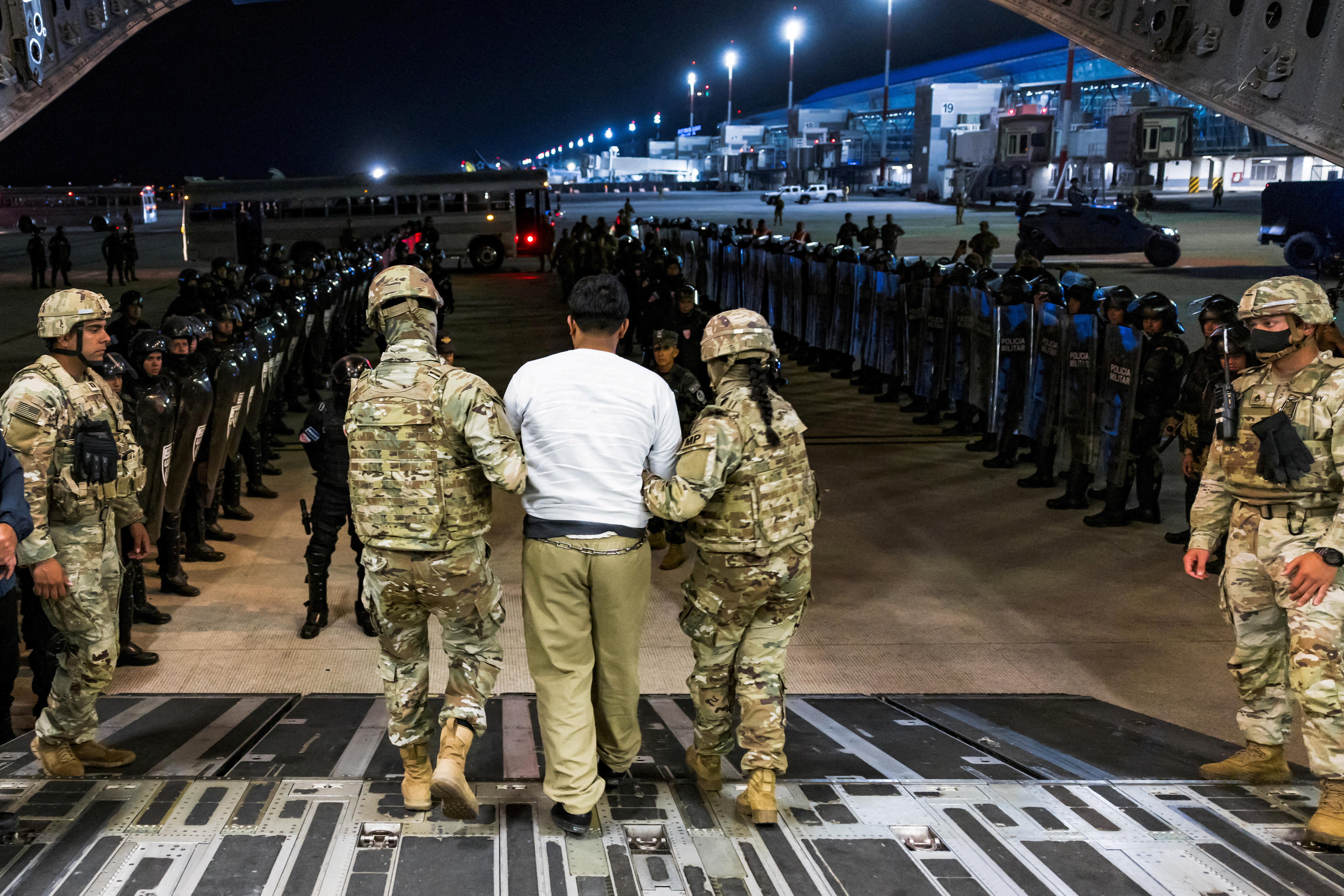 FILE PHOTO: U.S. deports alleged members of the Tren de Aragua to be imprisoned in El Salvador