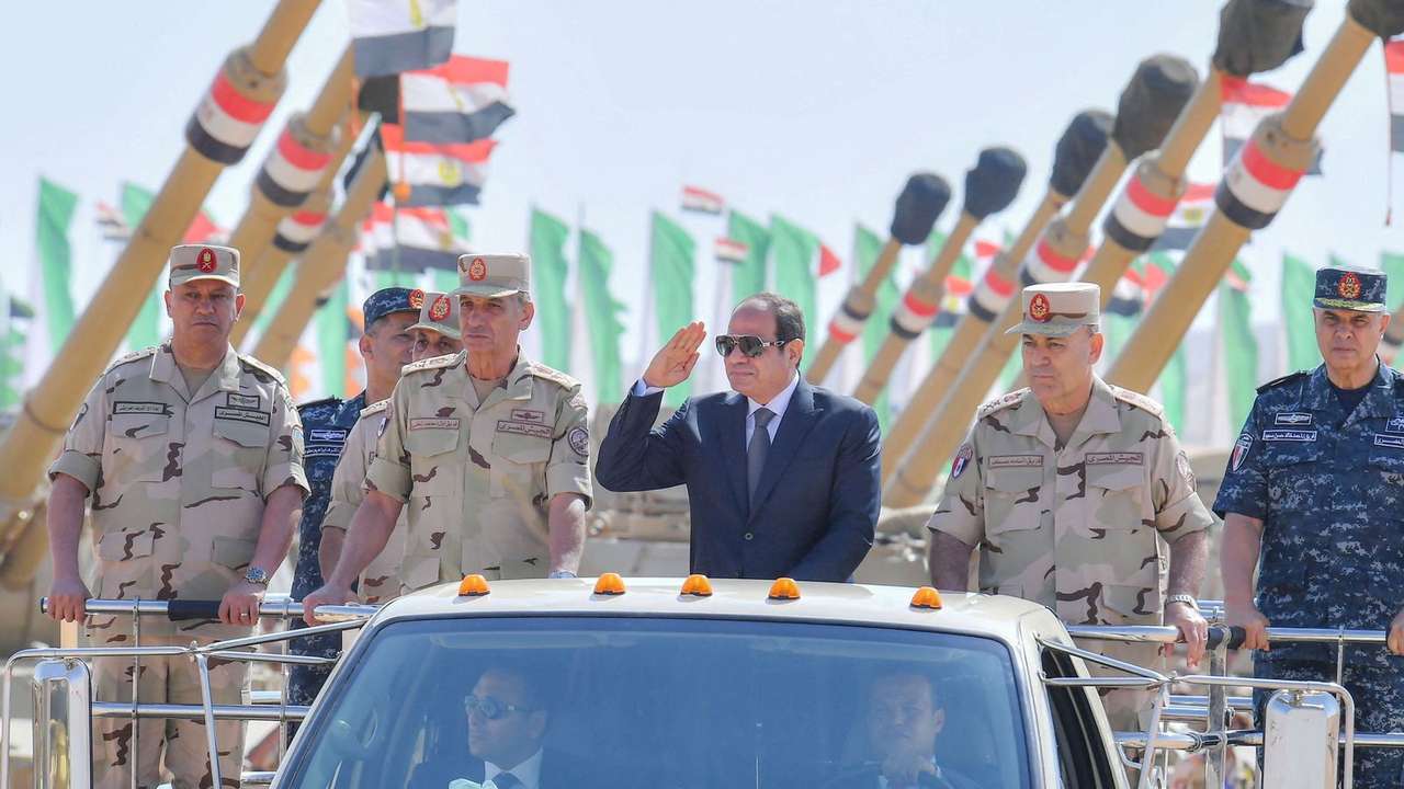 Egyptian President Abdel Fattah al-Sisi inspects the Egyptian military units in Suez