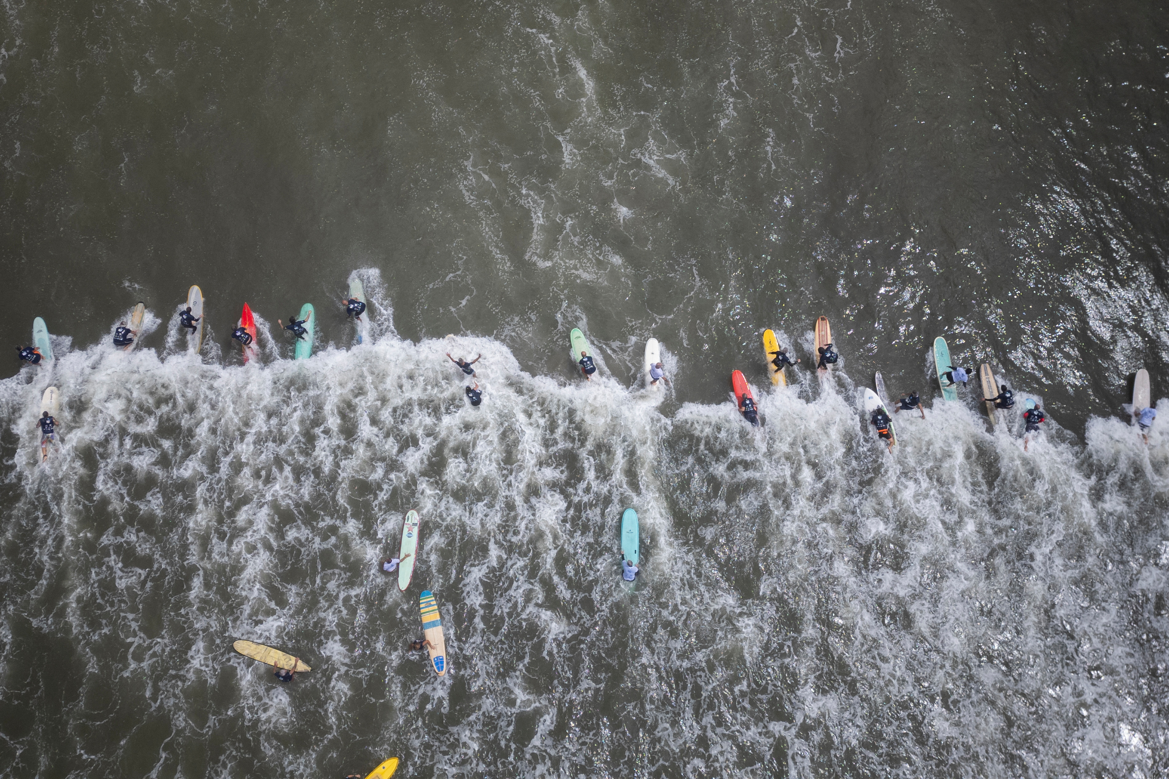 250 surfers try to ride the same wave to break a record, in Santos