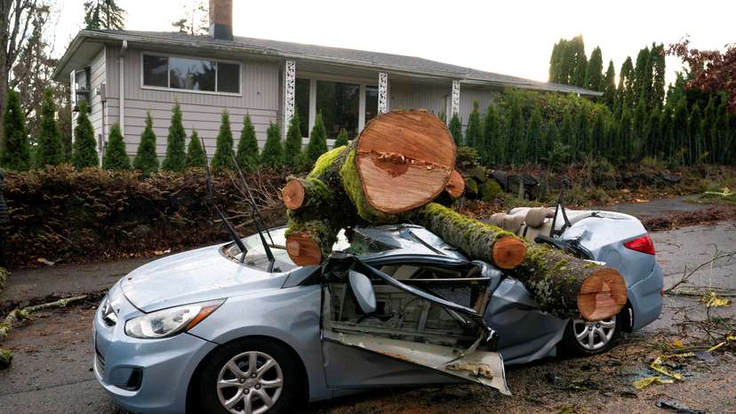 Powerful storm hits the U.S. Pacific Northwest and western Canada
