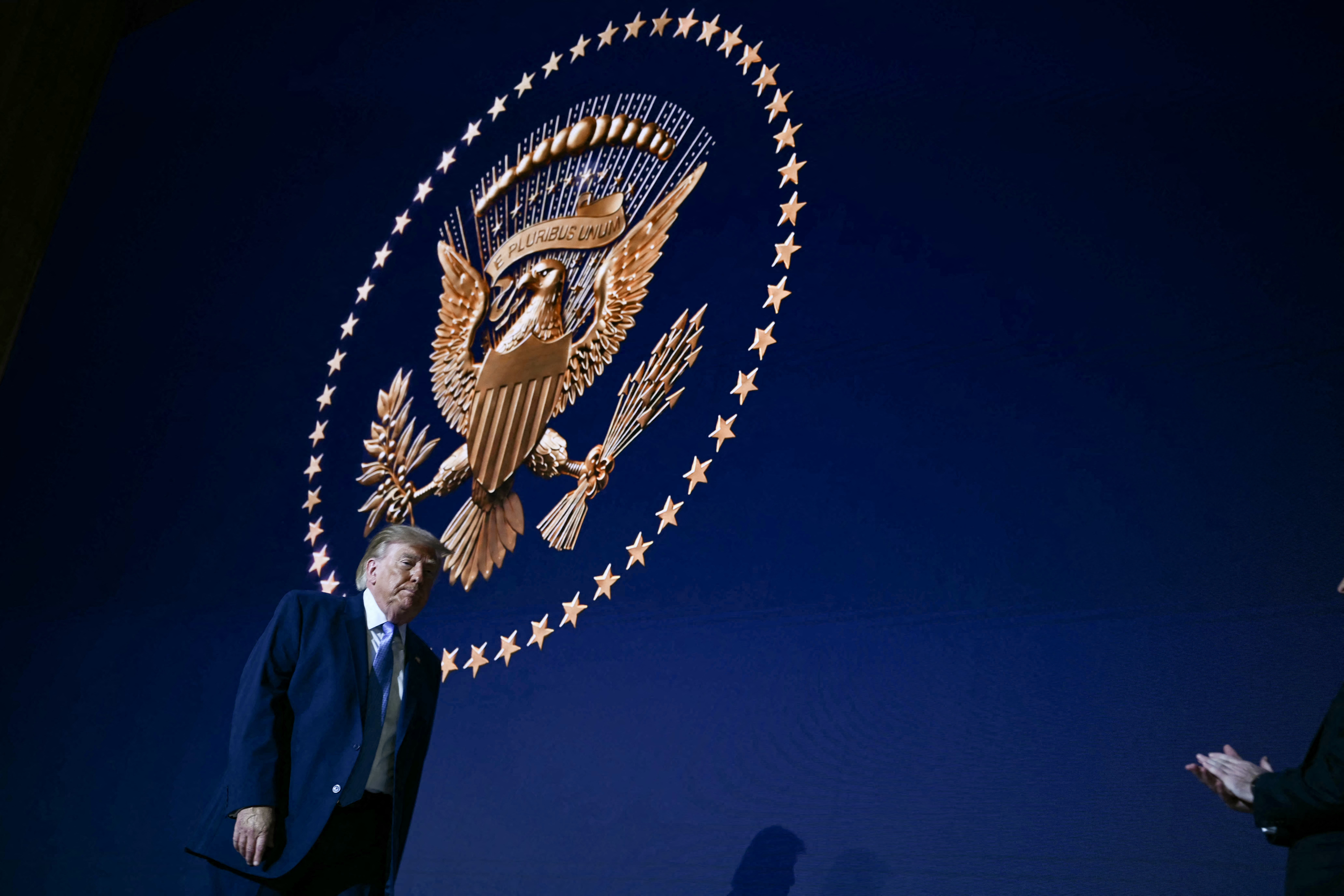 Encontro com Trump ocorre após representantes da OpenAI e da Anthropic relatarem falhas graves de segurança em seus modelos de IA.