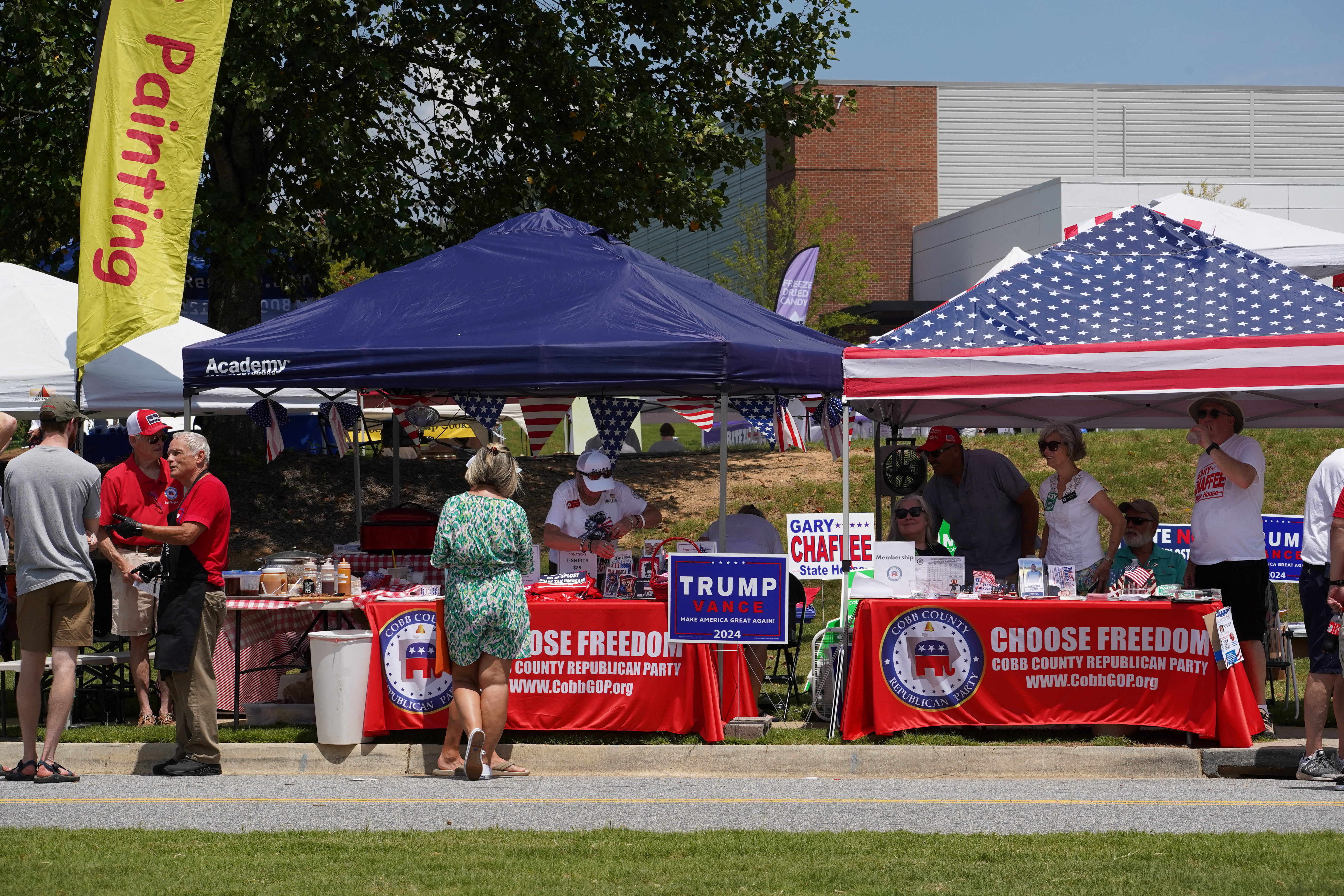 Pigs and Peaches country festival in Kennesaw
