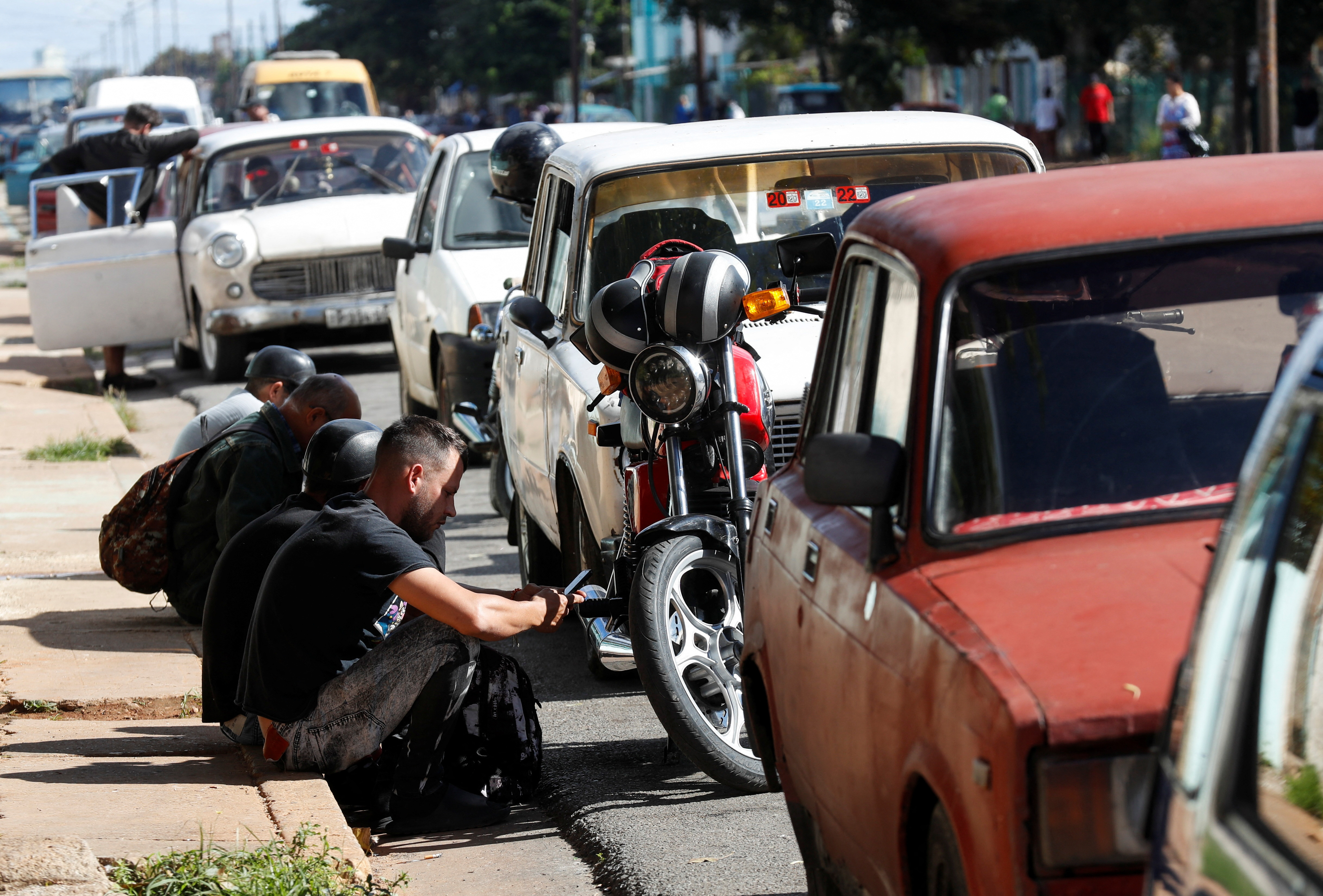Cuba delays fuel price hike