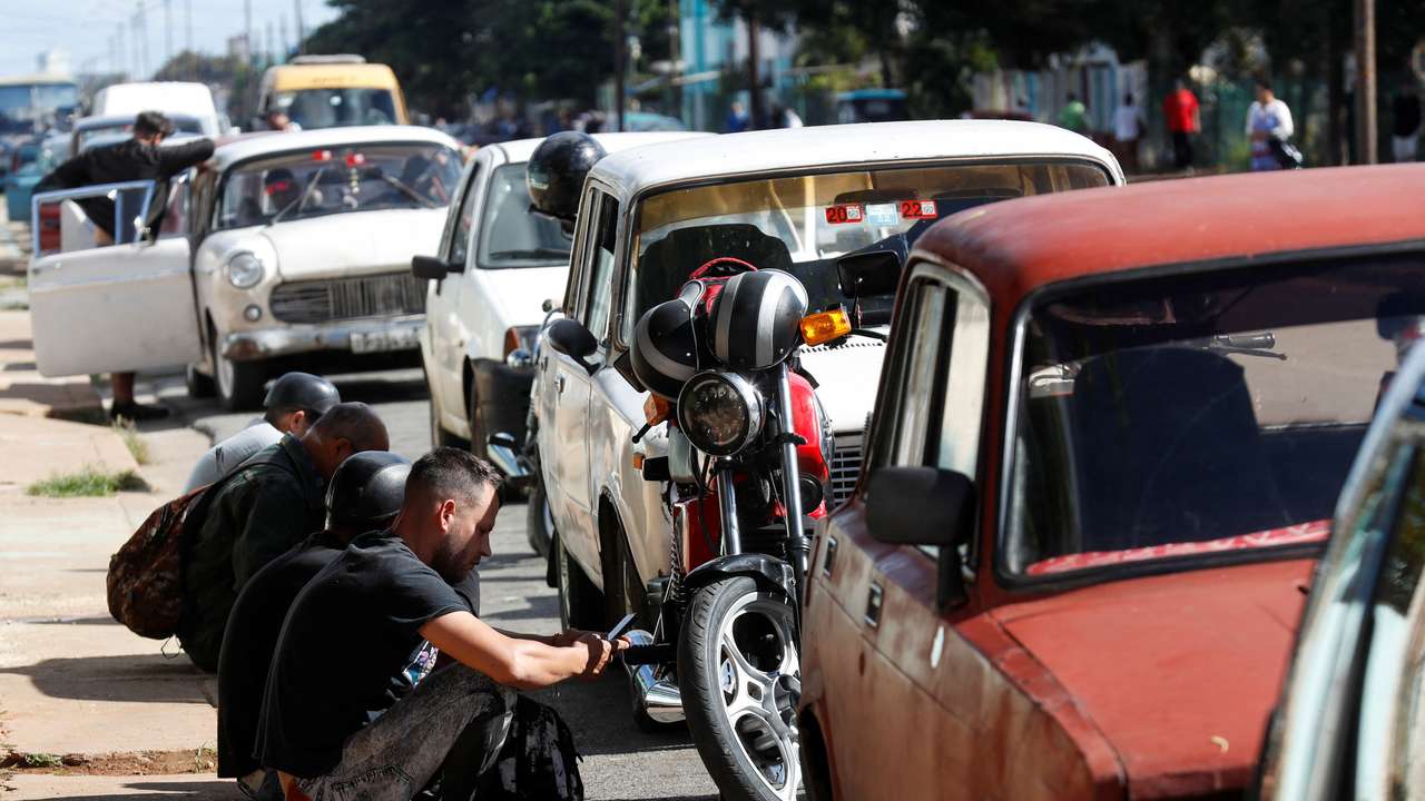 Cuba delays fuel price hike