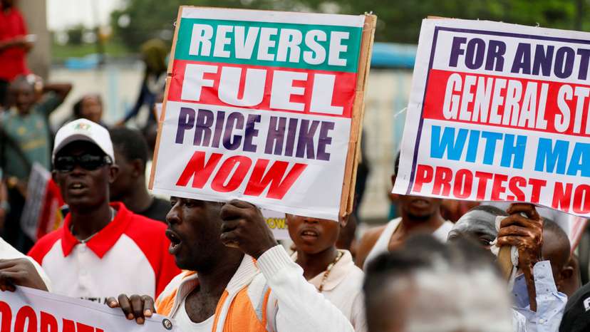 Nigerians continue to protest against economic hardship