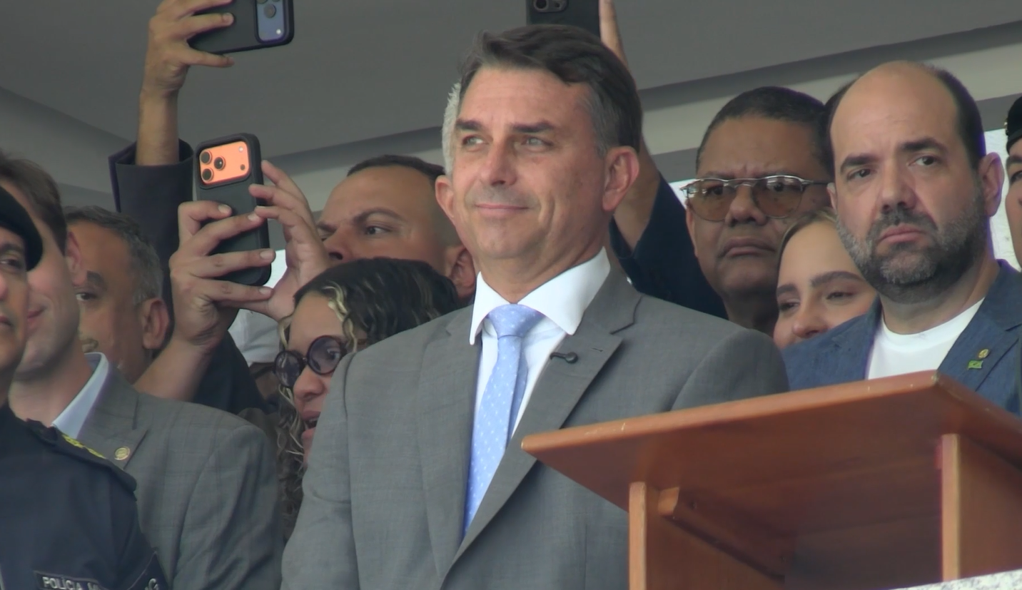 Flávio Bolsonaro pledges war on organised crime in Brazil