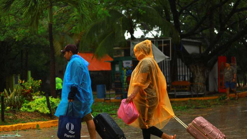 Hurricane Beryl hits the Mexican tourist area