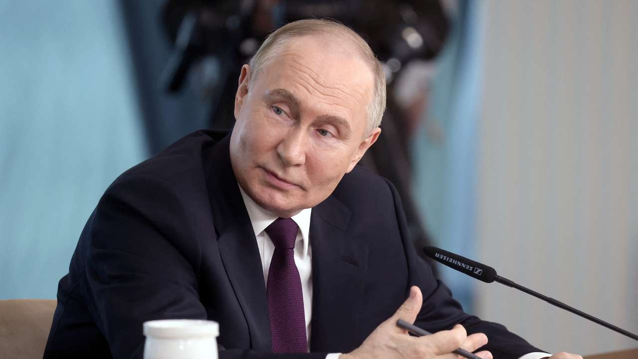 Russian President Putin meets international news agency editors in St Petersburg