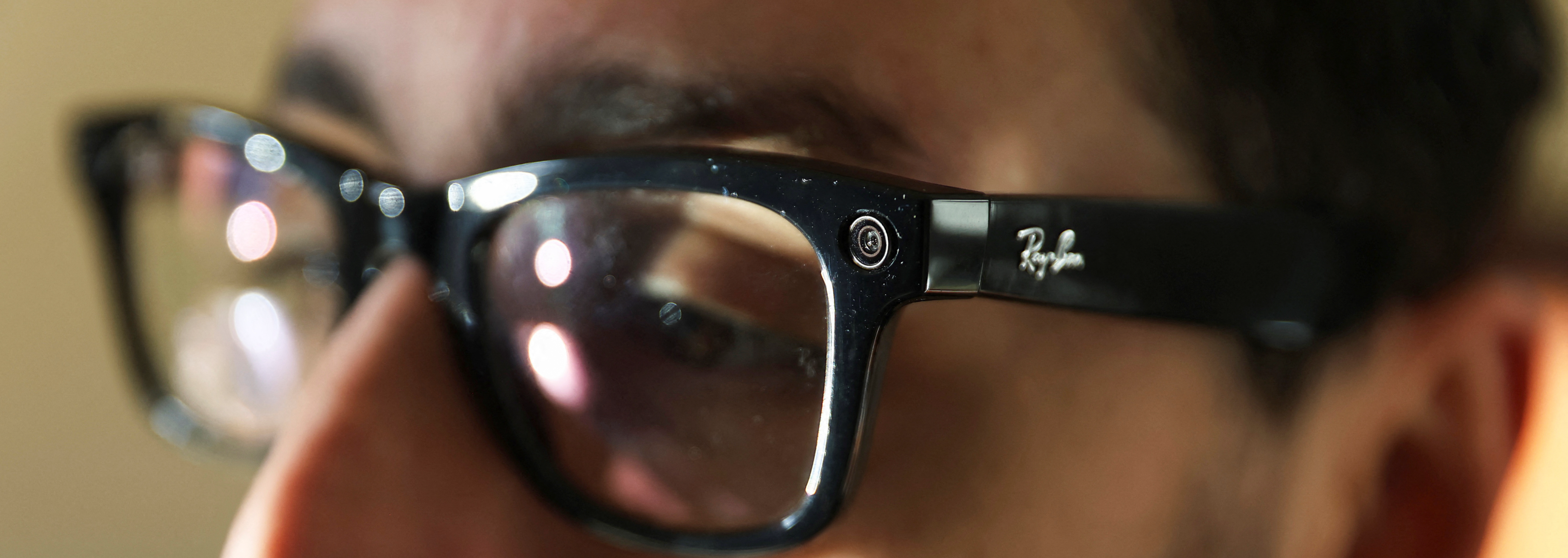 2025-12-17T101247Z_2_LYNXMPELBG0HY_RTROPTP_4_MIGRATION-BRITAIN-PROTESTS