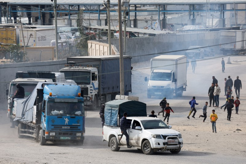 Trucks carrying aid arrive in Rafah