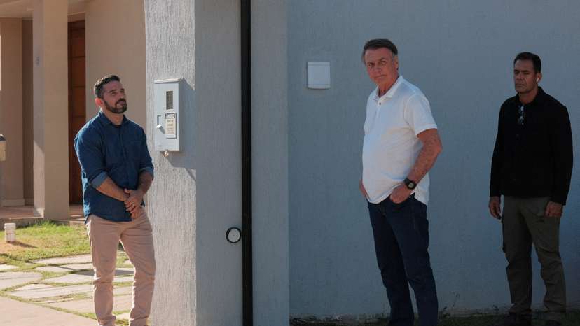Tarcisio de Freitas visits Bolsonaro