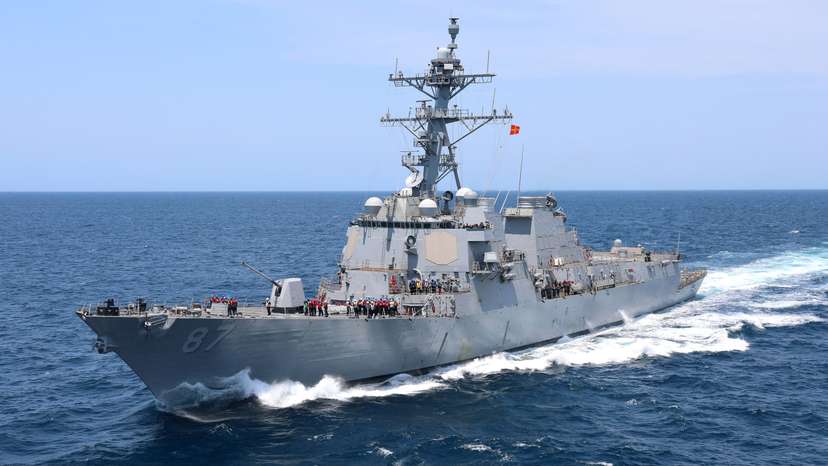 The U.S. Navy guided-missile destroyer USS Mason pulls alongside a fleet replenishment oiler