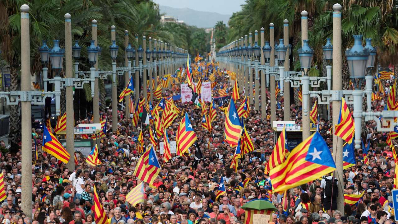 Catalan separatist march to celebrate "La Diada", Catalonia's national day