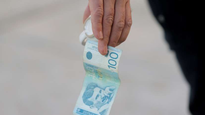 Kosovo government will ban the Serbian dinar in minority regions