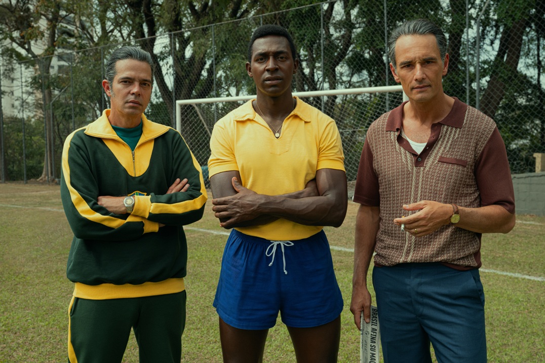 Bruno Mazzeo, Lucas Agrícola e Rodrigo Santoro na minissérie 'Brasil 70'