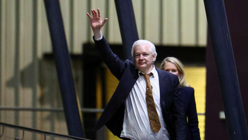 WikiLeaks founder Julian Assange arrives in Canberra
