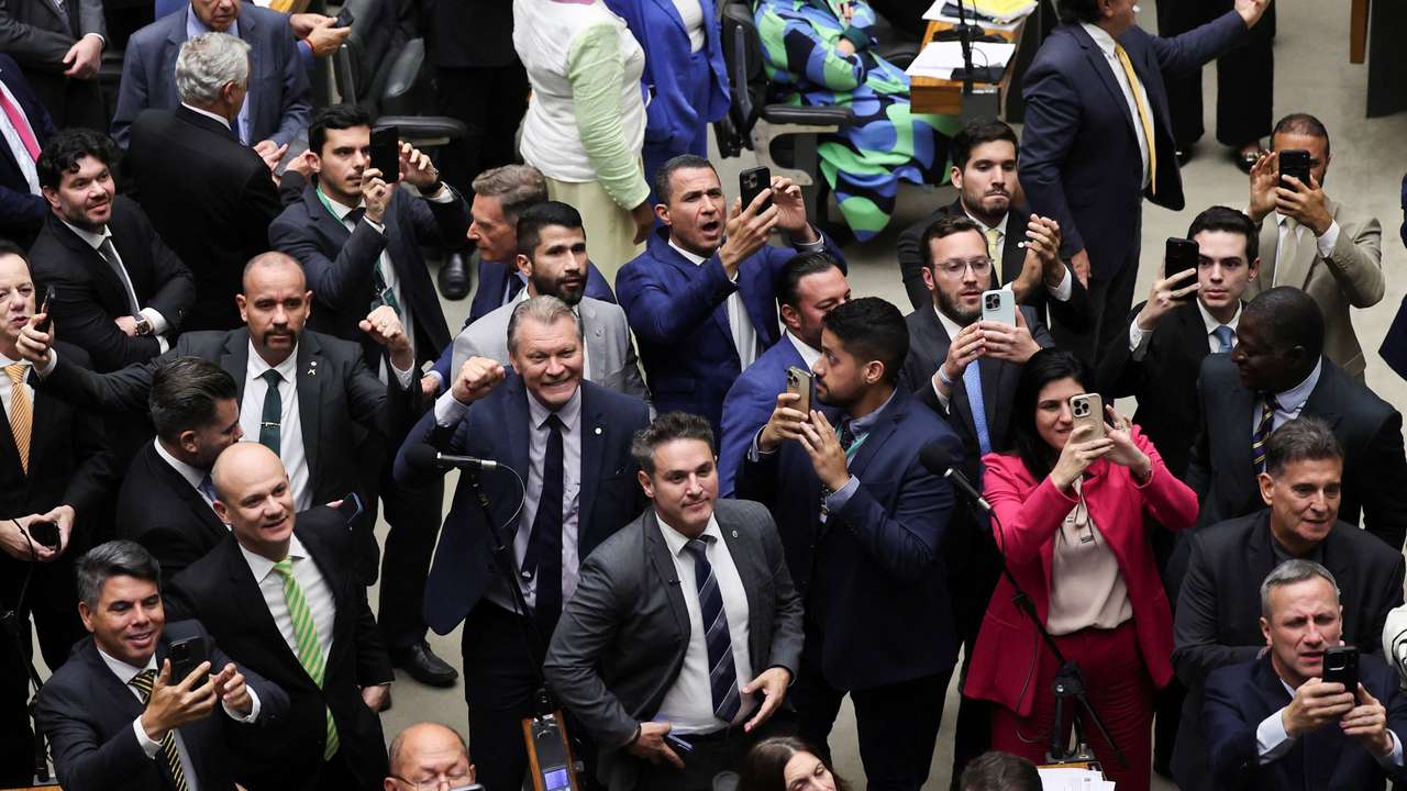 Session at the plenary of the Chamber of Deputies in Brasilia
