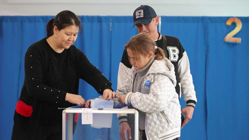 Kazakhstan votes on whether to build first nuclear plant