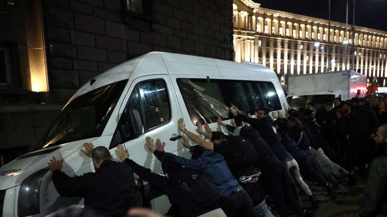 Demonstration against proposed state budget in Sofia