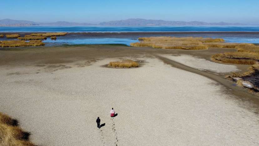 FILE PHOTO: Lake Titicaca water level drops due to lack of rain in the entire altiplano, in Huarina