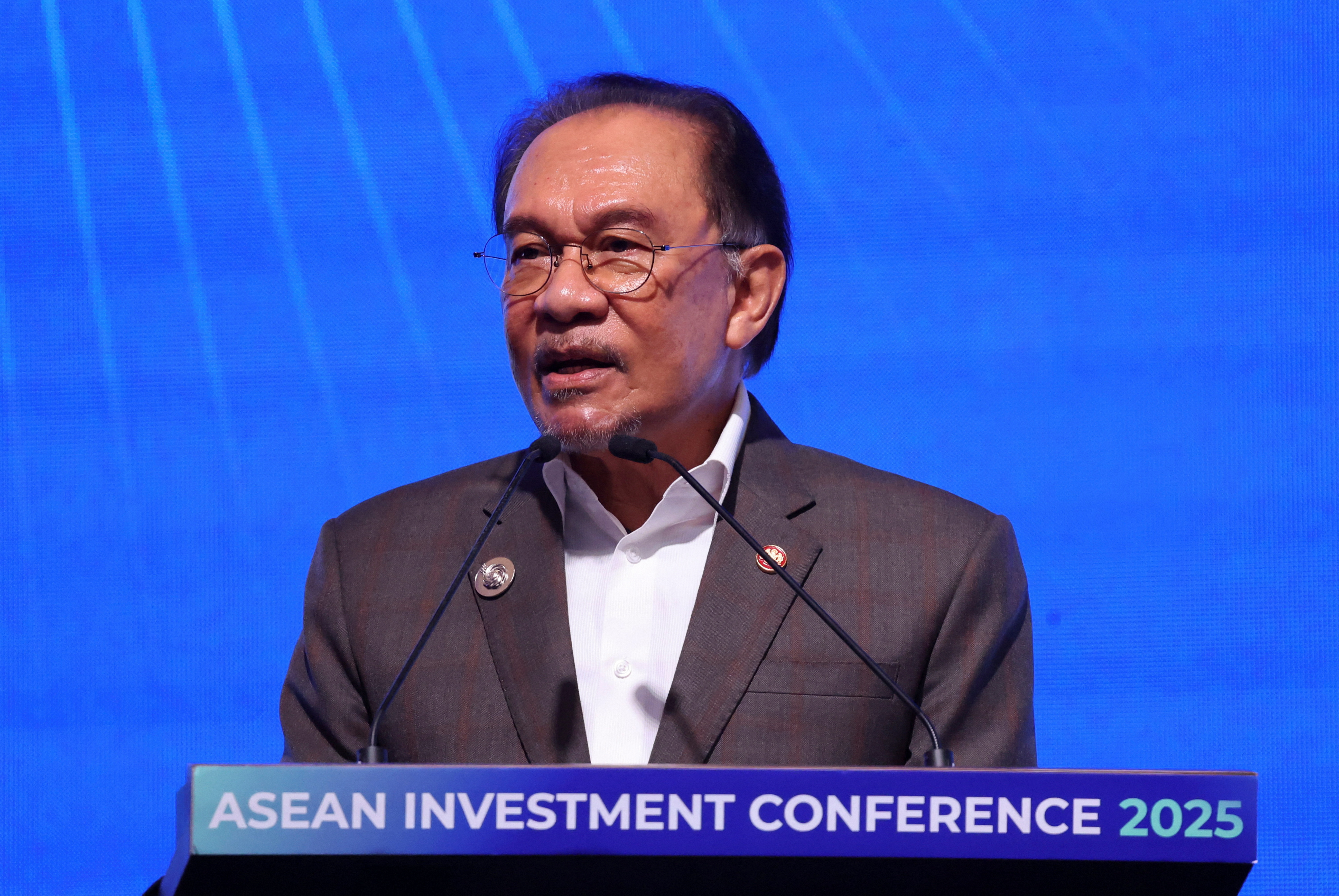 Malaysian PM Anwar Ibrahim officates the ASEAN Investement Conference in Kuala Lumpur
