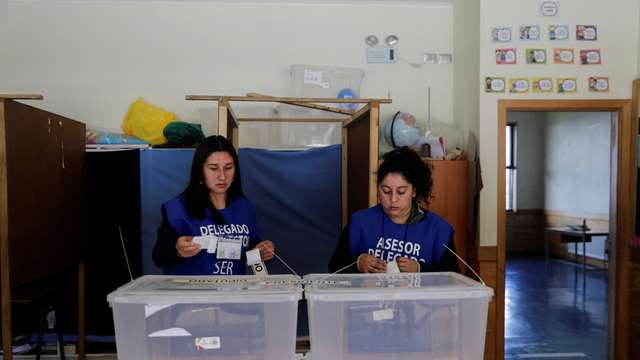 Preparations for the November 16 presidential election, in Isla Llingua
