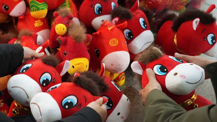 Viral “crying horse” turns factory error into sales success in Yiwu