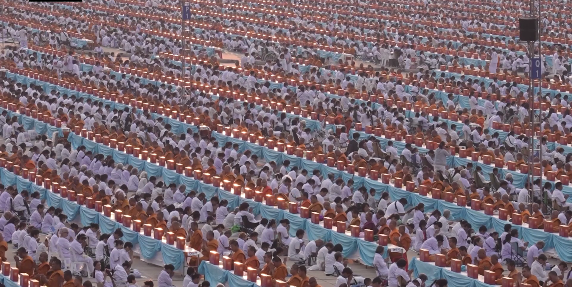 Thousands of monks gather in Thailand for Earth Day mass meditation: Video
