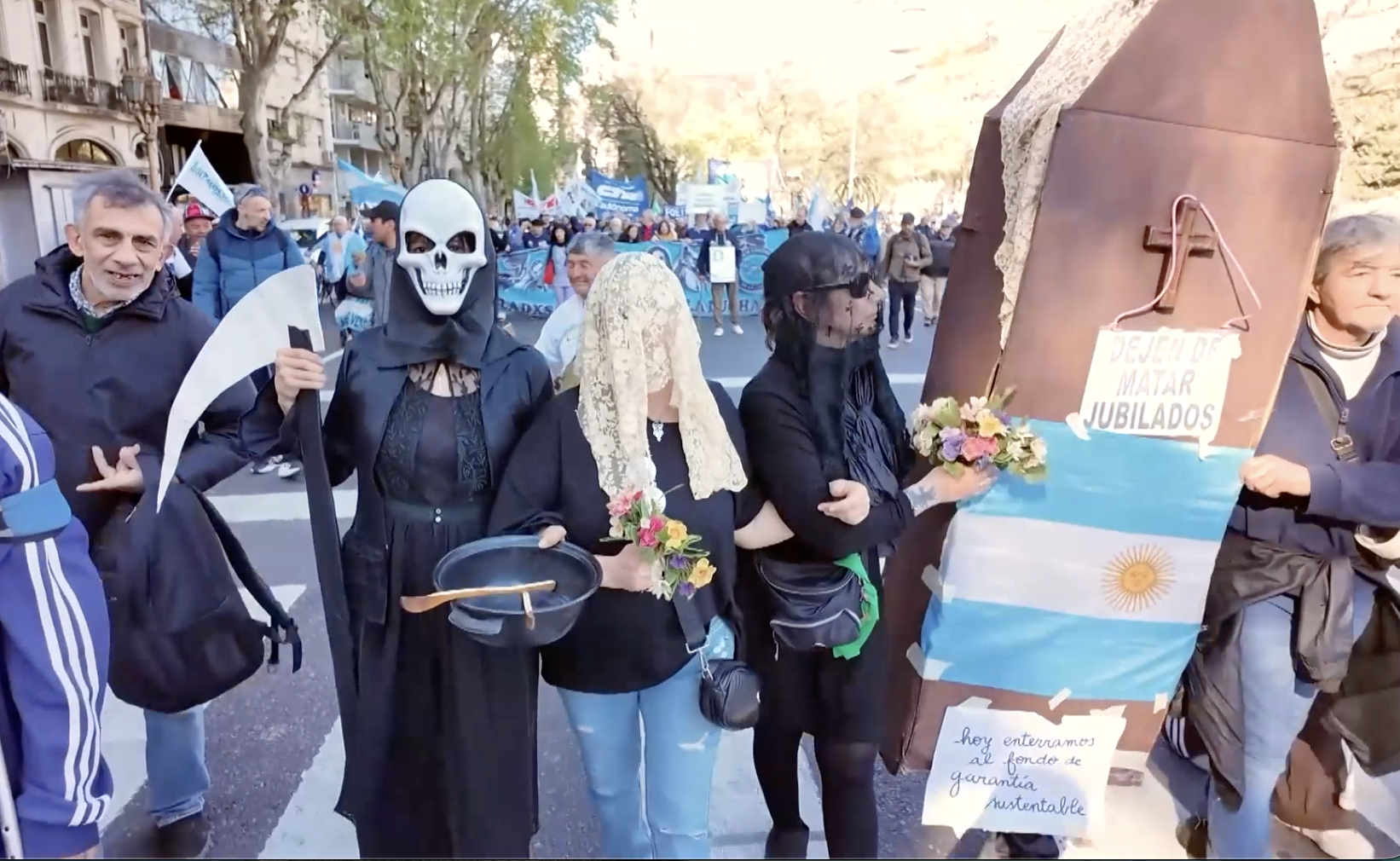 Argentine pensioners march