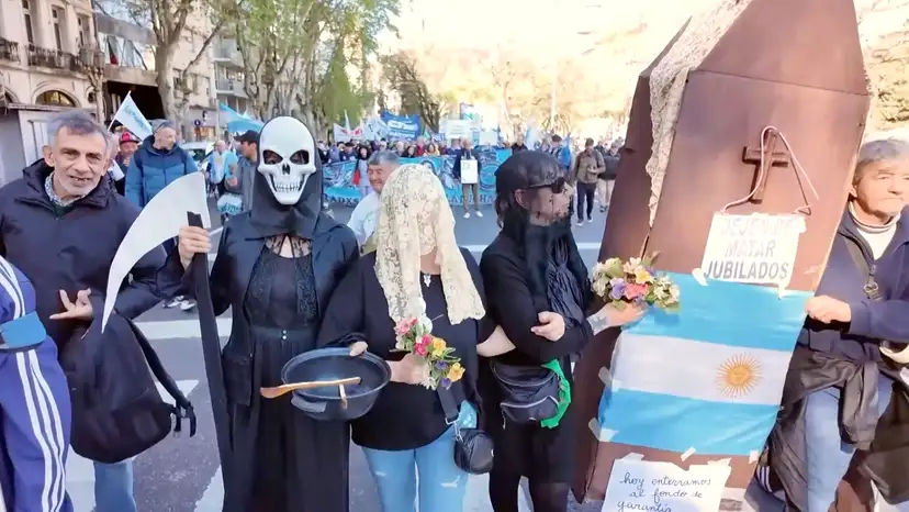 Argentine pensioners march