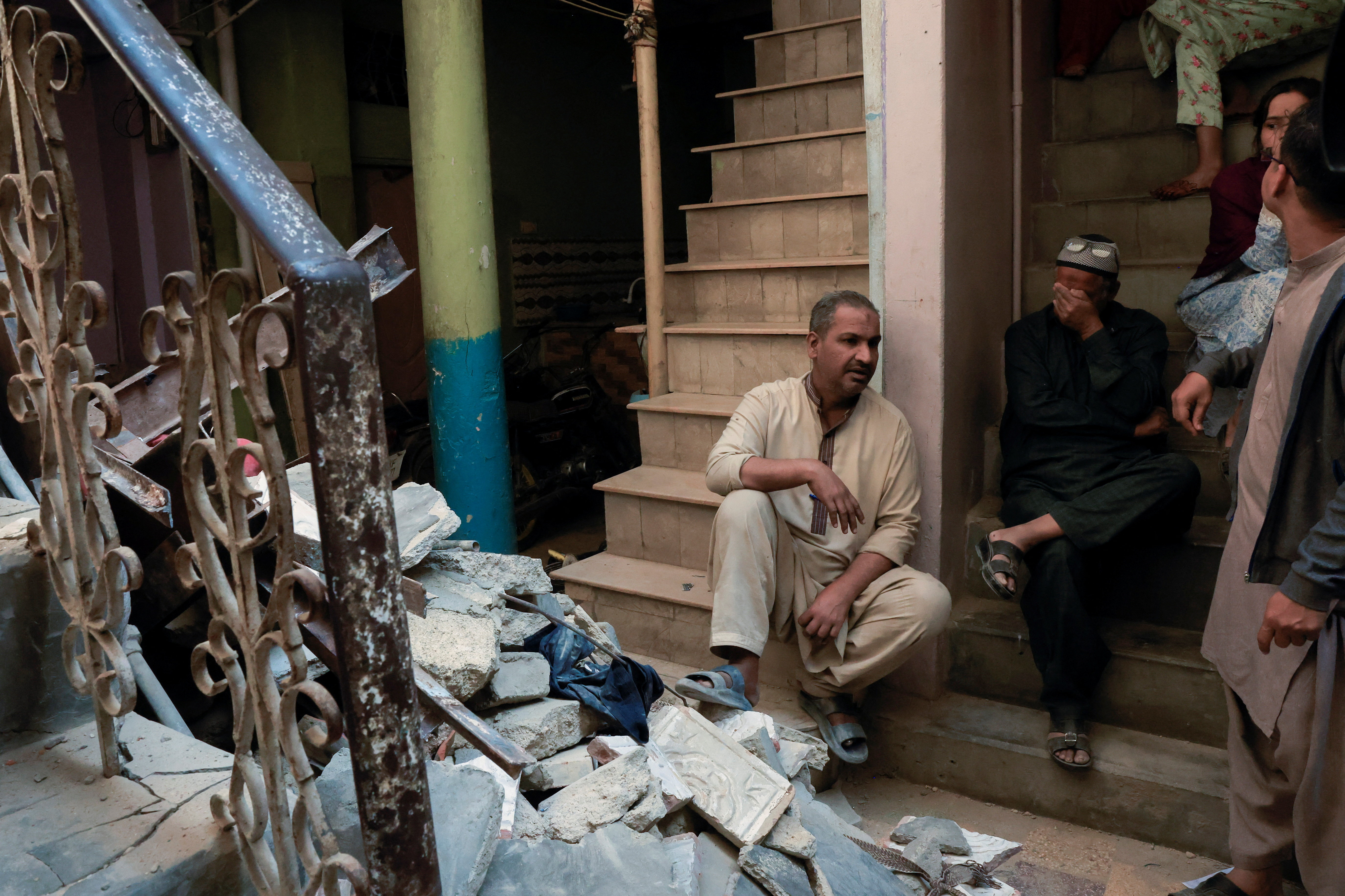 Gas cylinder blast caused a residential building to collapse in Karachi