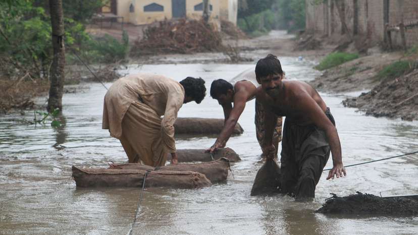 Monsoon rains and rising water levels in Multan