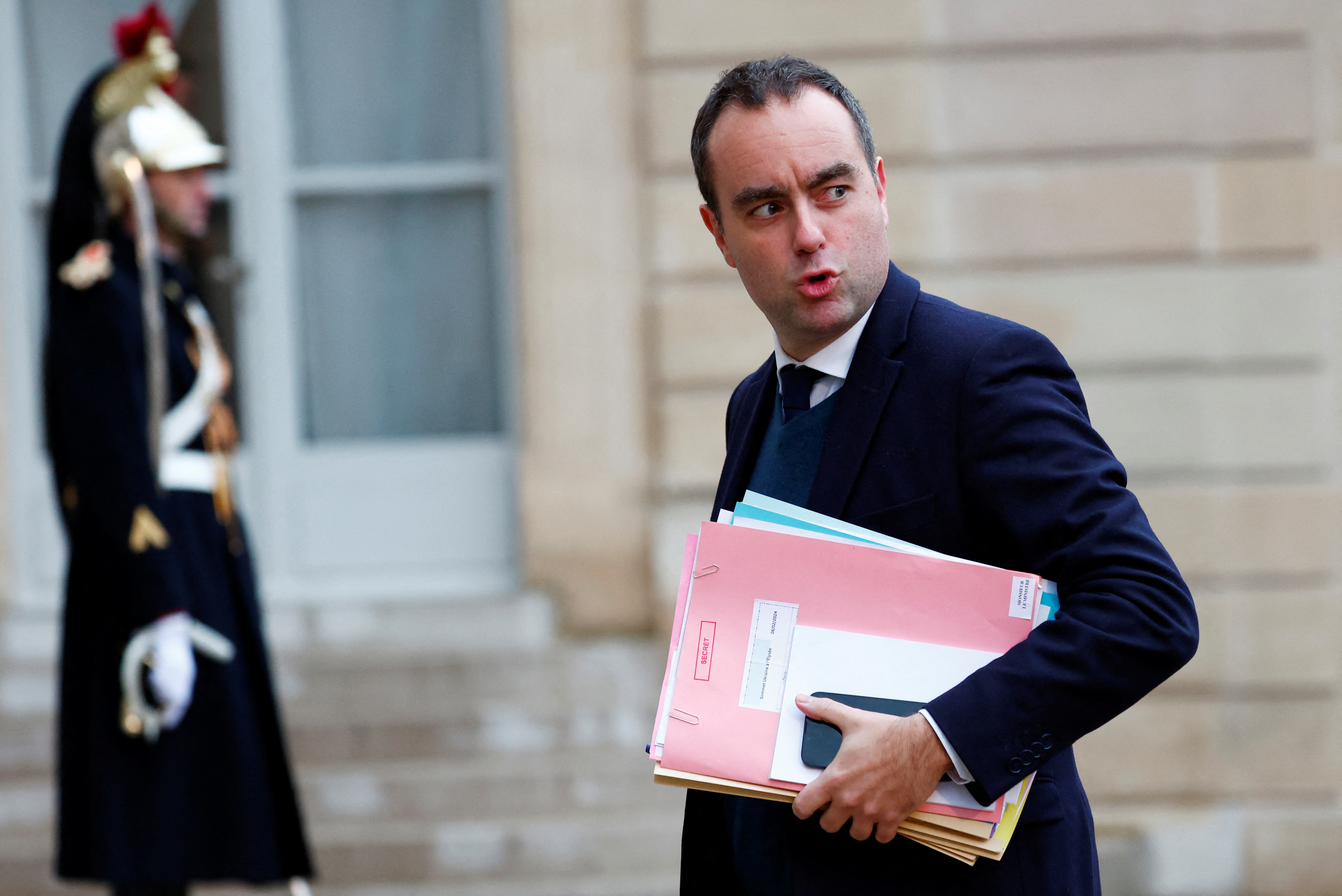 France's Macron hosts Ukraine meeting in Paris