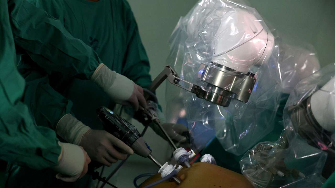New magnetic surgical robot arms debut at a public hospital, in Santiago