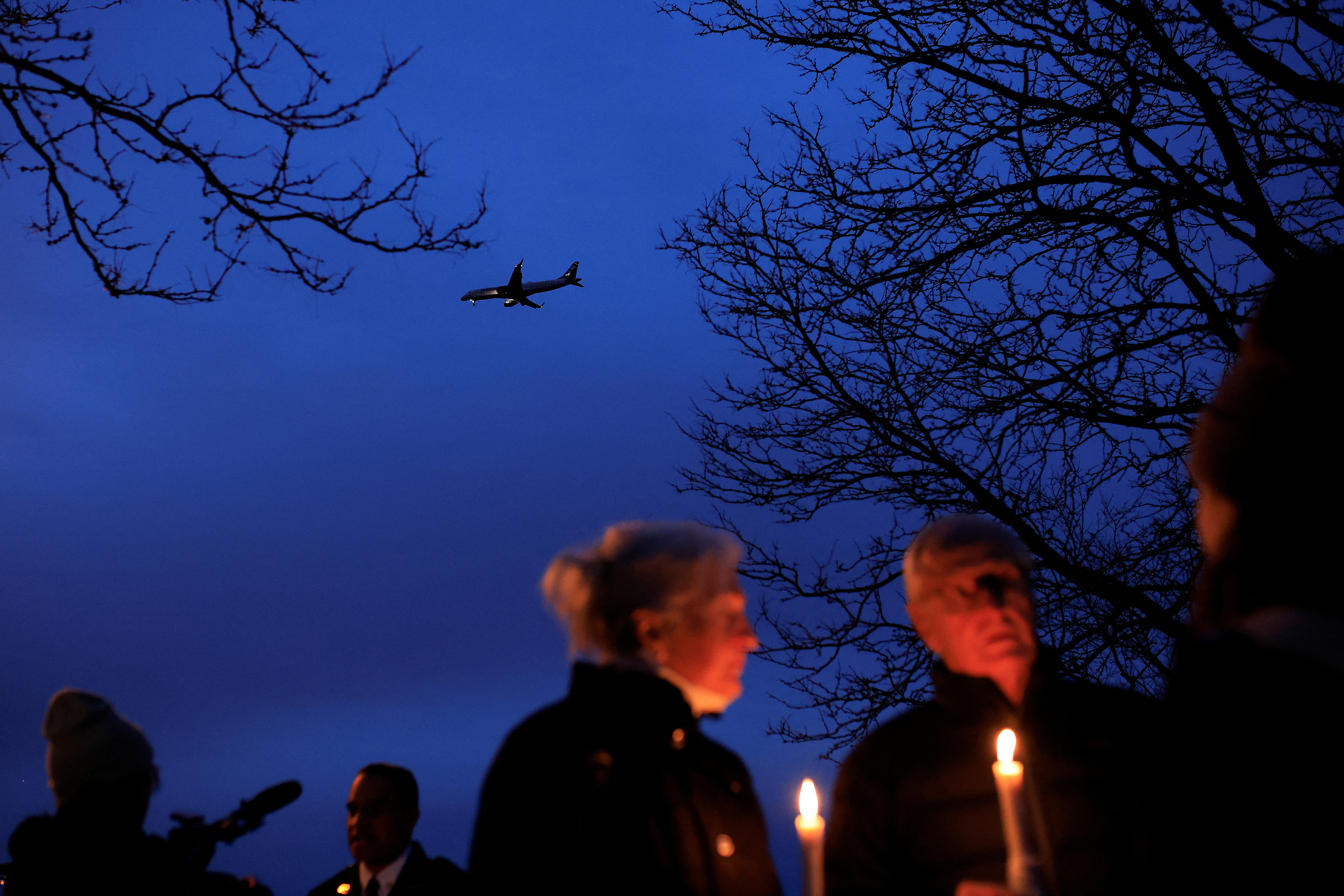 Mourners hold a candlelight vigil for the victims of the American Eagle flight 5342 crash near Ronald Reagan Washington National Airport