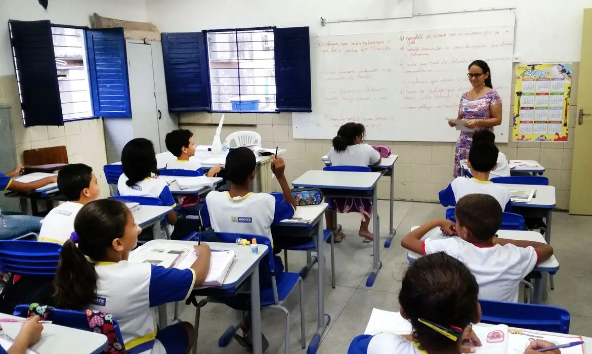 Sala de aula de escola brasileira