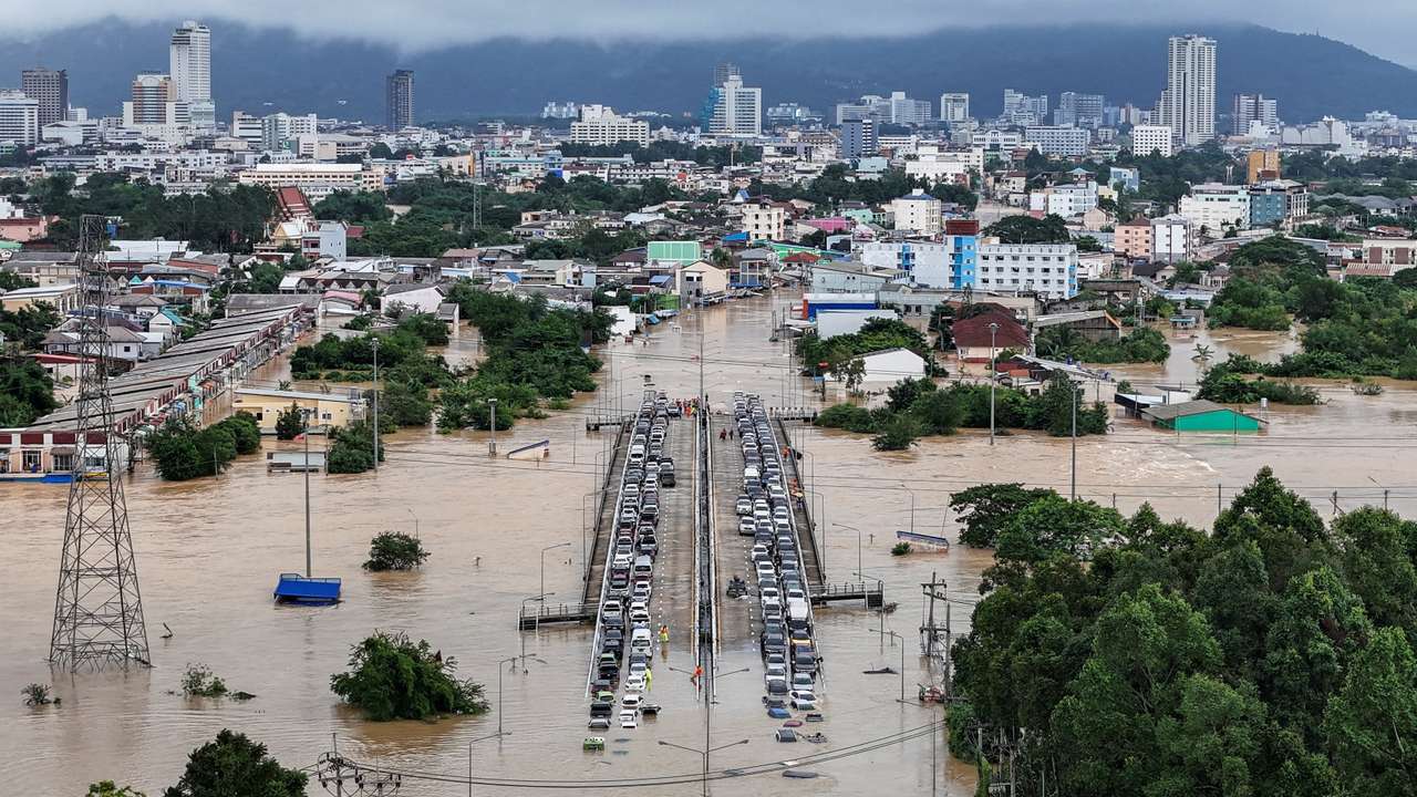 Heavy flooding in southern Thailand