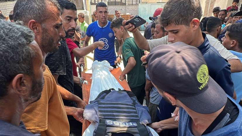 Palestinians mourn journalists killed in Israeli strikes
