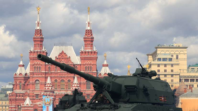 Coalition-SV class self-propelled howitzers drive during a rehearsal for the Victory Day military parade in Moscow