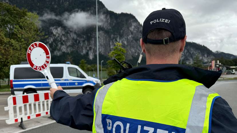 German police conduct random checks at border with Austria, soon to be introduced at all land frontiers